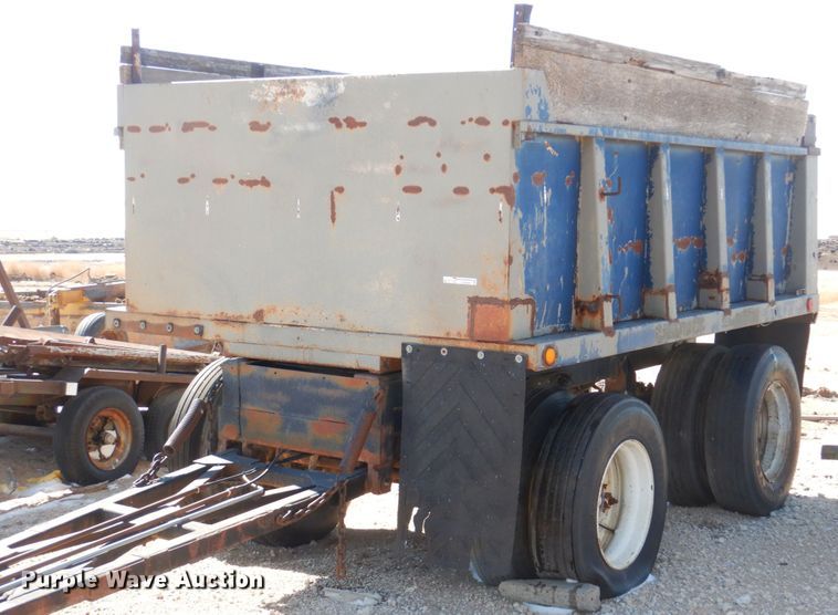 image for item GO9008 1976 end dump pup trailer