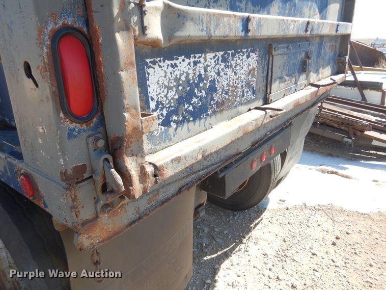 image for item GO9008 1976 end dump pup trailer