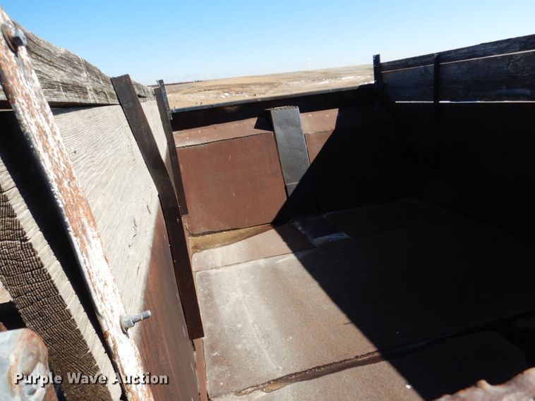 image for item GO9008 1976 end dump pup trailer