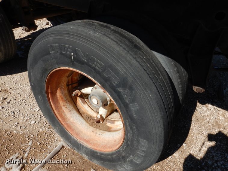 image for item GO9008 1976 end dump pup trailer