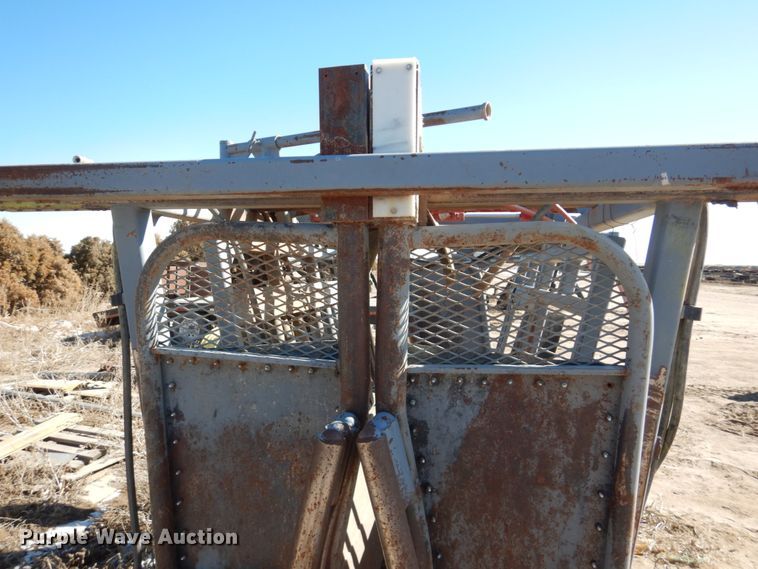 image for item GO9023 Bowman squeeze chute