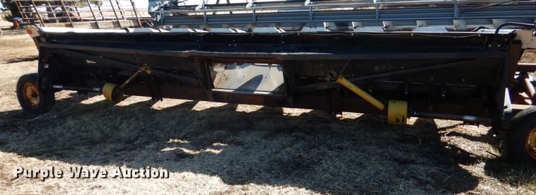 image for item GO9043 1995 AGCO 830 Hugger corn head