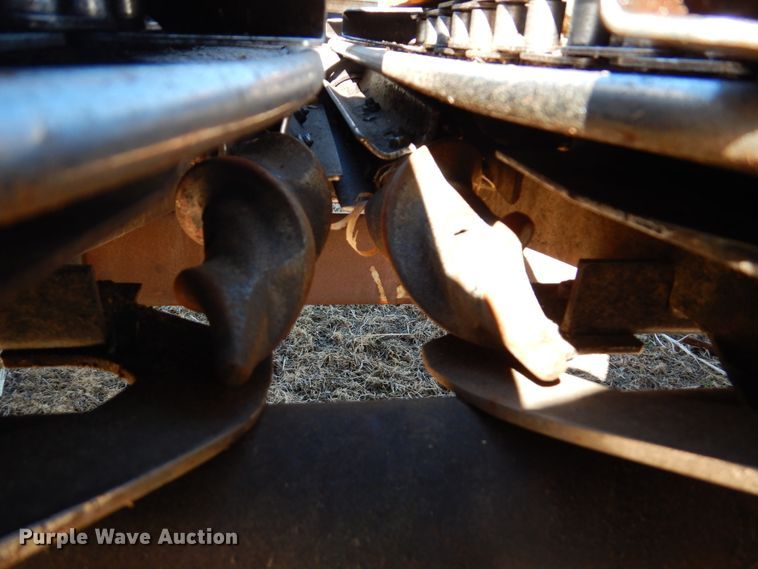 image for item GO9043 1995 AGCO 830 Hugger corn head