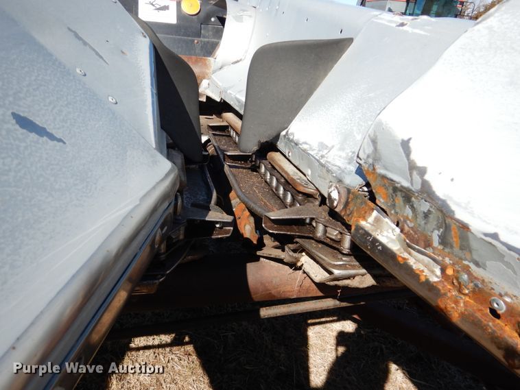 image for item GO9043 1995 AGCO 830 Hugger corn head