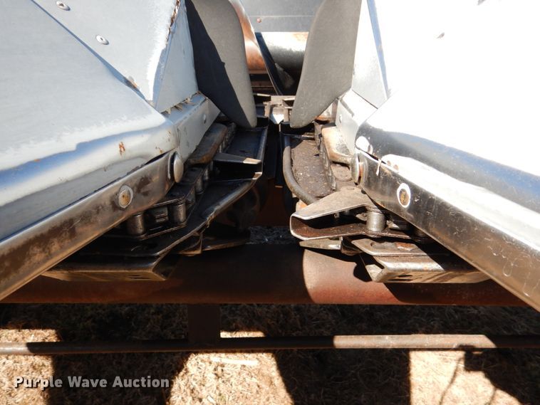 image for item GO9043 1995 AGCO 830 Hugger corn head