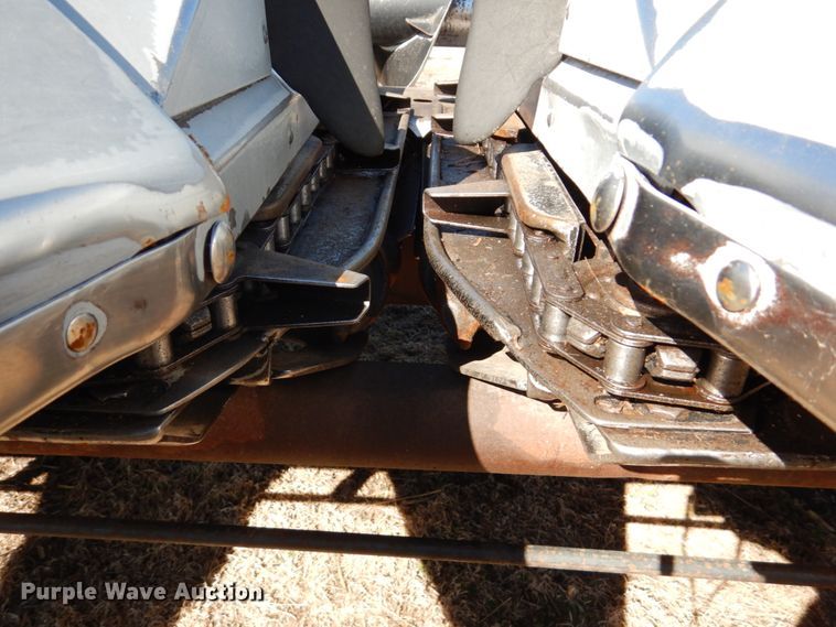 image for item GO9043 1995 AGCO 830 Hugger corn head