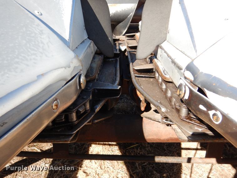 image for item GO9043 1995 AGCO 830 Hugger corn head