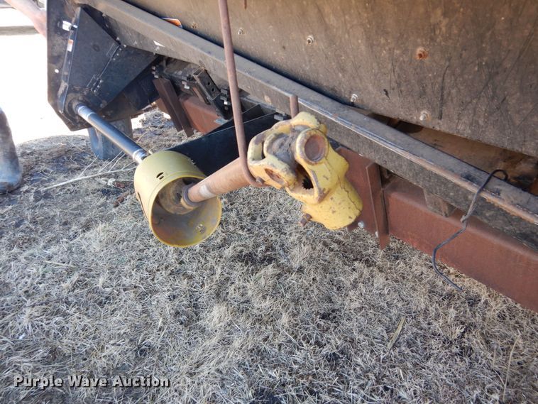 image for item GO9043 1995 AGCO 830 Hugger corn head