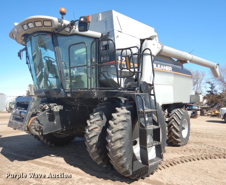 image for item GO9045 2003 Gleaner R75 RWA combine
