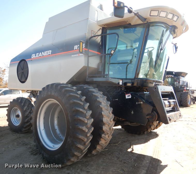 image for item GO9045 2003 Gleaner R75 RWA combine