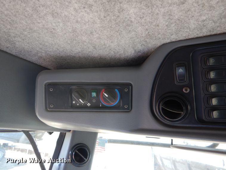 image for item GO9045 2003 Gleaner R75 RWA combine