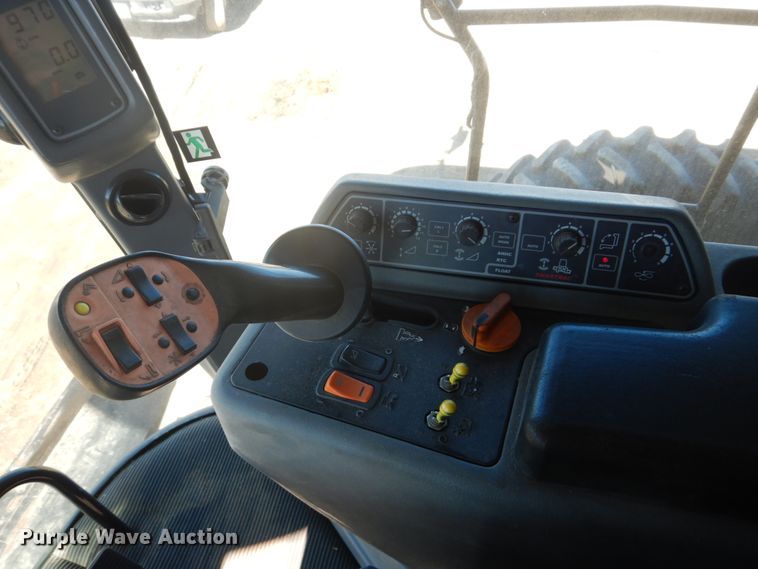 image for item GO9045 2003 Gleaner R75 RWA combine