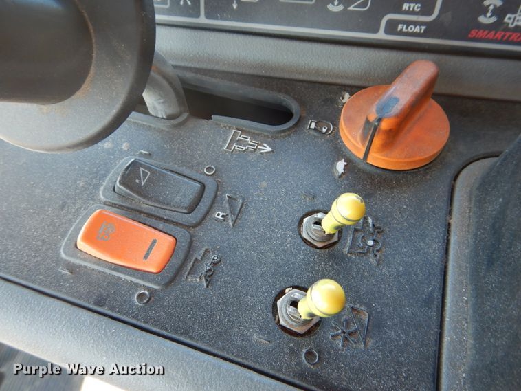 image for item GO9045 2003 Gleaner R75 RWA combine