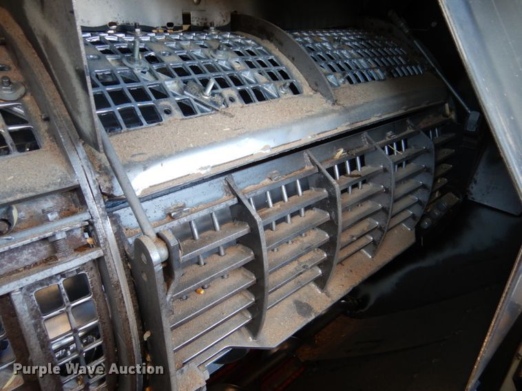 image for item GO9045 2003 Gleaner R75 RWA combine