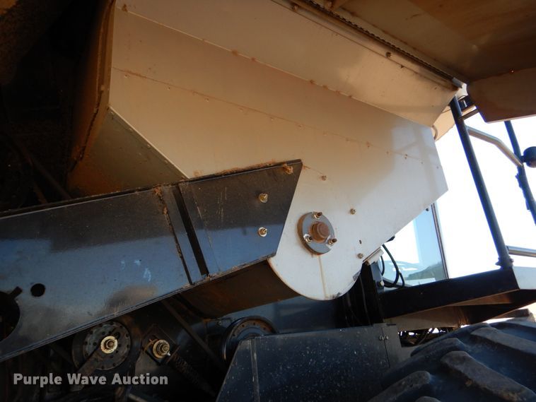 image for item GO9045 2003 Gleaner R75 RWA combine