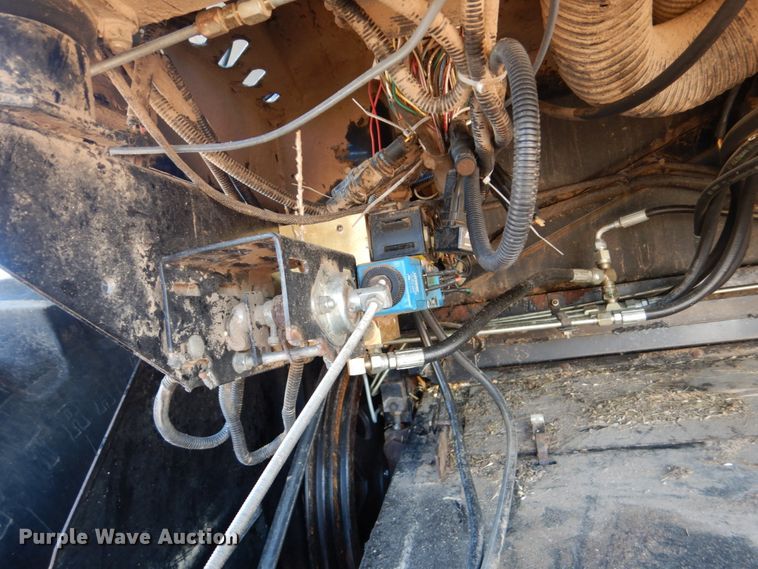 image for item GO9045 2003 Gleaner R75 RWA combine