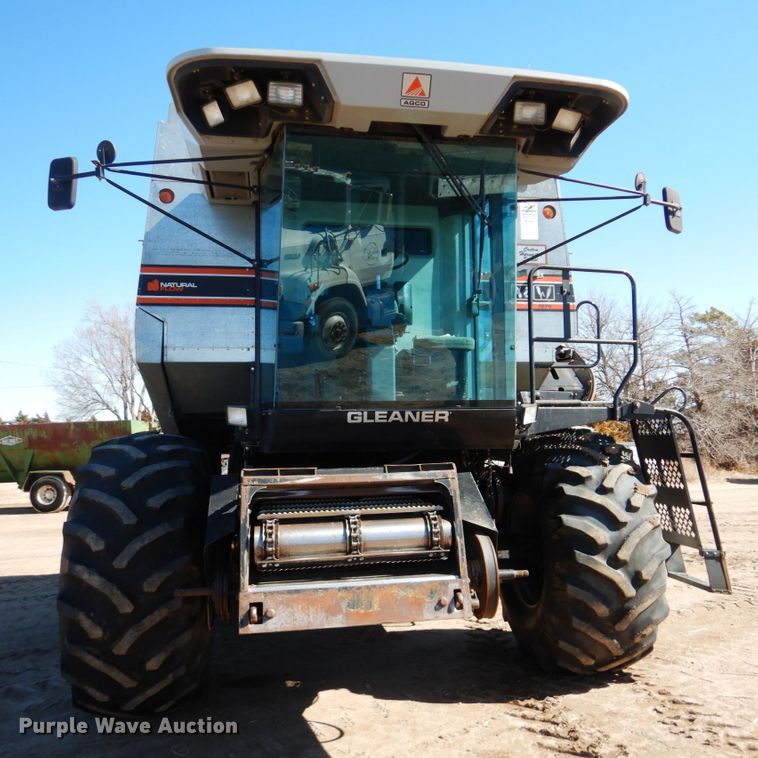 image for item GO9046 1994 Gleaner R72 combine