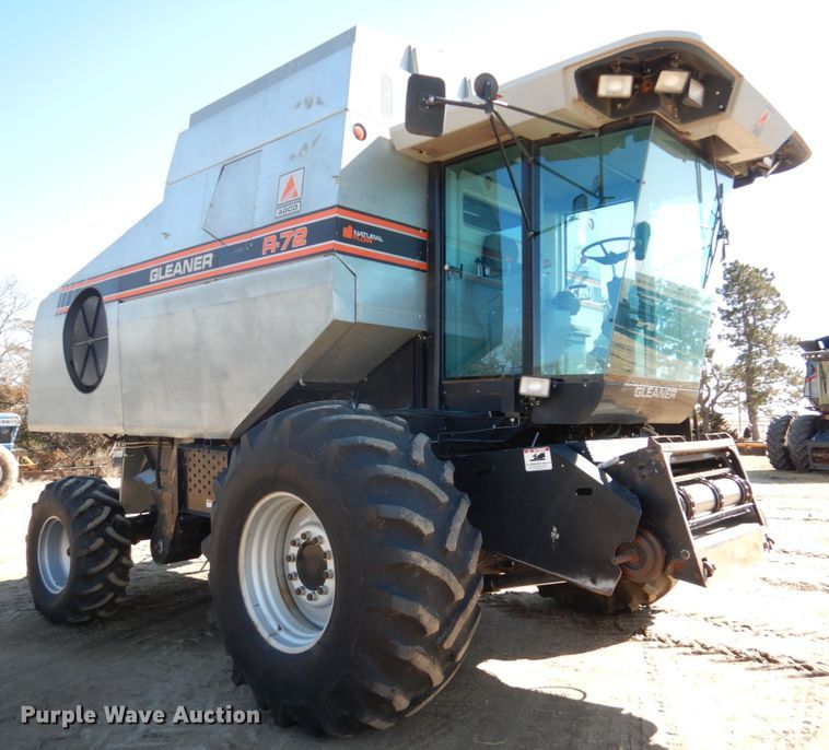 image for item GO9046 1994 Gleaner R72 combine