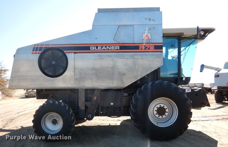 image for item GO9046 1994 Gleaner R72 combine
