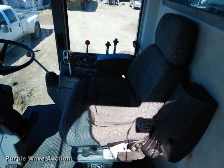 image for item GO9046 1994 Gleaner R72 combine