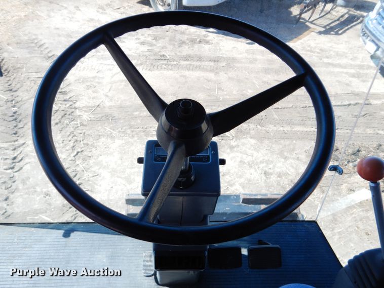 image for item GO9046 1994 Gleaner R72 combine