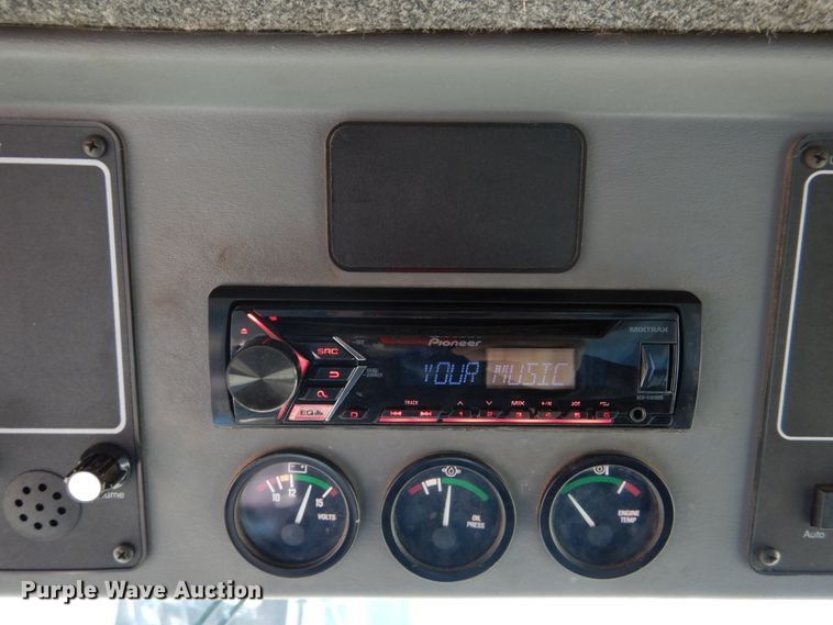 image for item GO9046 1994 Gleaner R72 combine