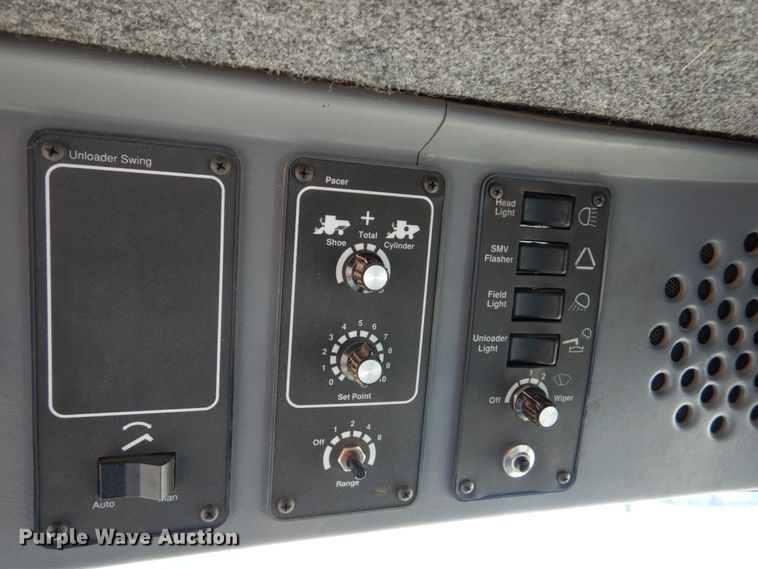 image for item GO9046 1994 Gleaner R72 combine