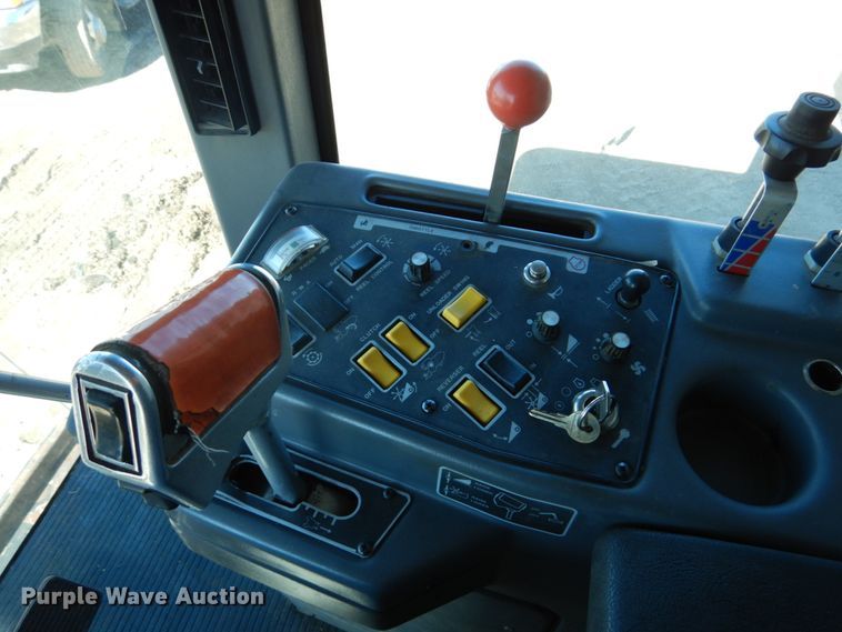 image for item GO9046 1994 Gleaner R72 combine