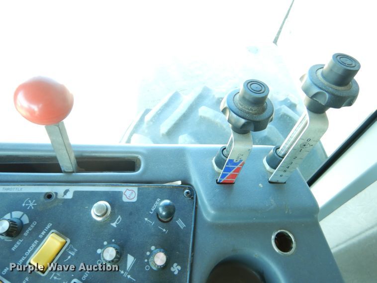 image for item GO9046 1994 Gleaner R72 combine