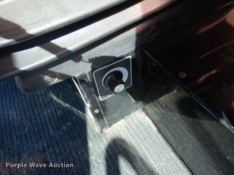 image for item GO9046 1994 Gleaner R72 combine