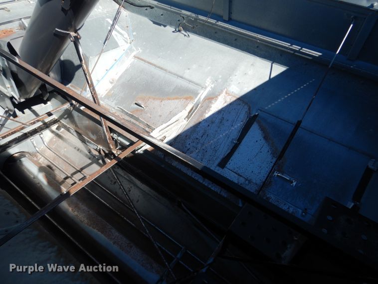 image for item GO9046 1994 Gleaner R72 combine