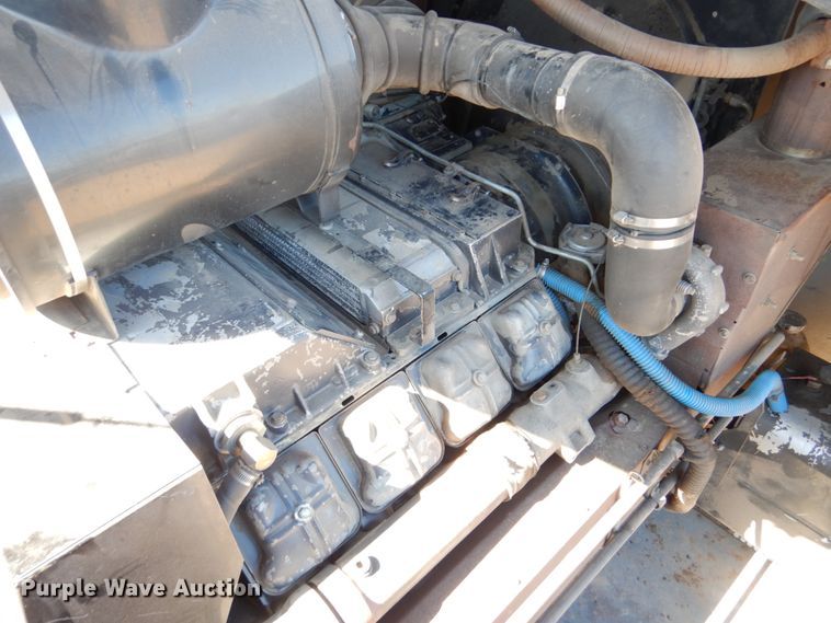 image for item GO9046 1994 Gleaner R72 combine