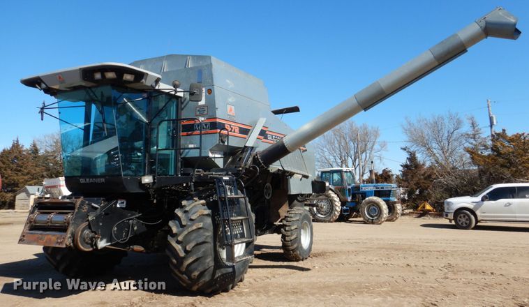 image for item GO9046 1994 Gleaner R72 combine