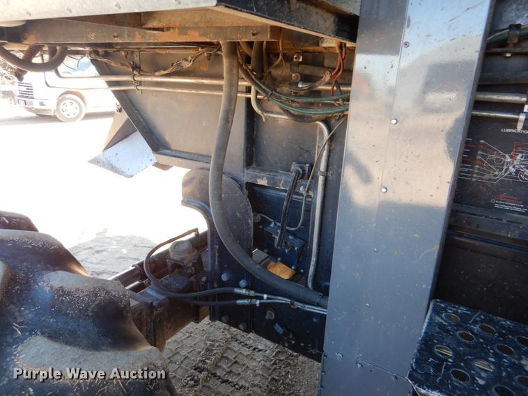 image for item GO9046 1994 Gleaner R72 combine