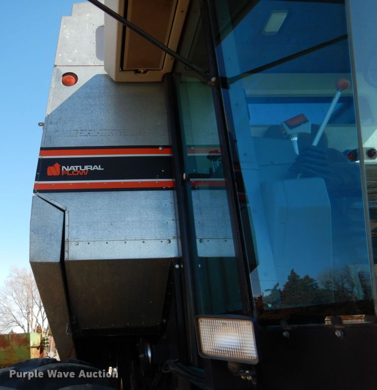 image for item GO9046 1994 Gleaner R72 combine