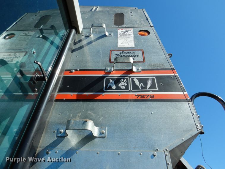 image for item GO9046 1994 Gleaner R72 combine