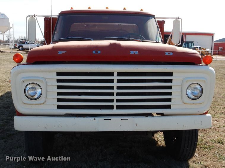 image for item GT9722 1972 Ford F605 grain truck