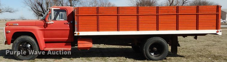 image for item GT9722 1972 Ford F605 grain truck