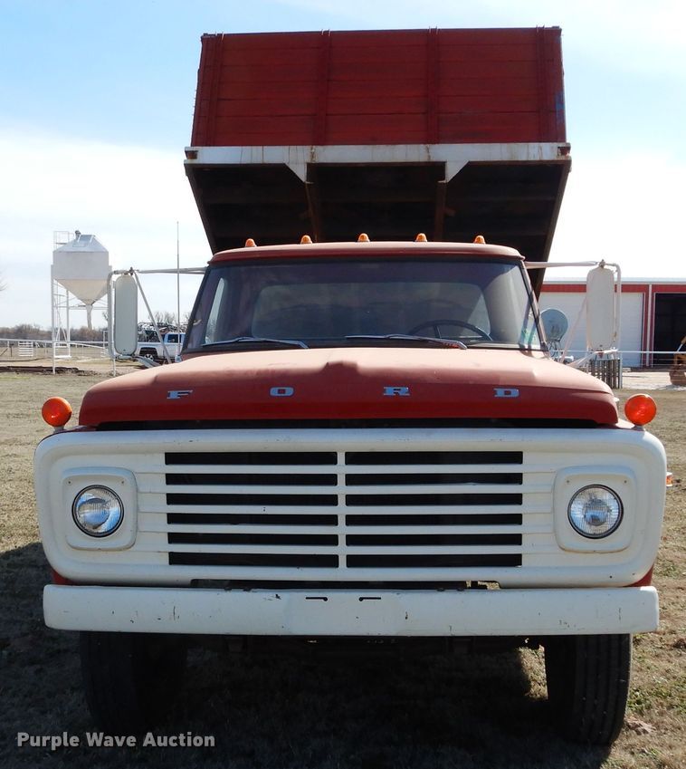 image for item GT9722 1972 Ford F605 grain truck
