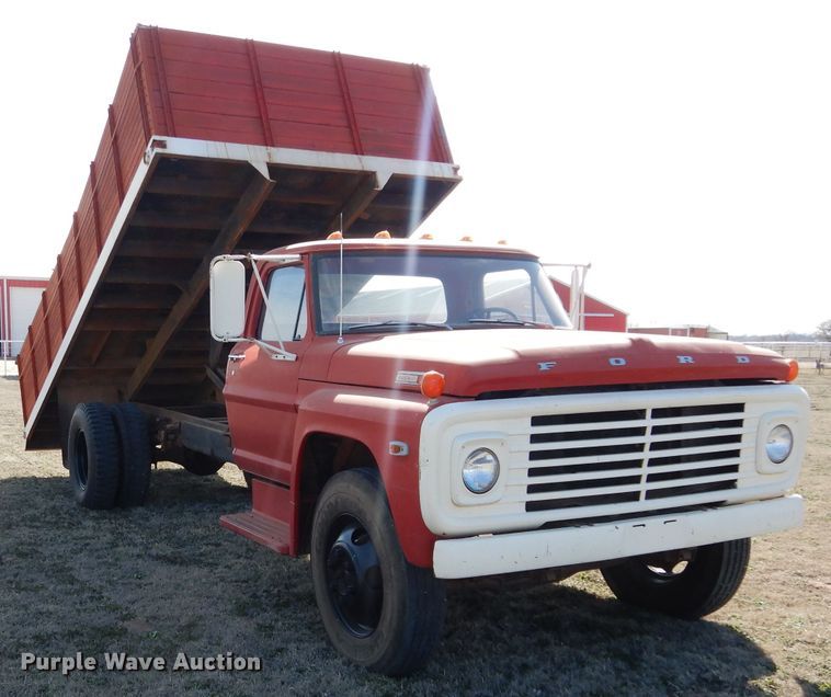 image for item GT9722 1972 Ford F605 grain truck
