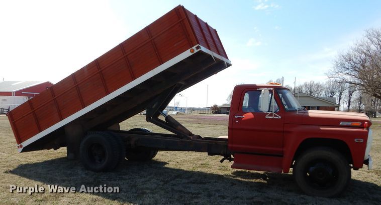 image for item GT9722 1972 Ford F605 grain truck