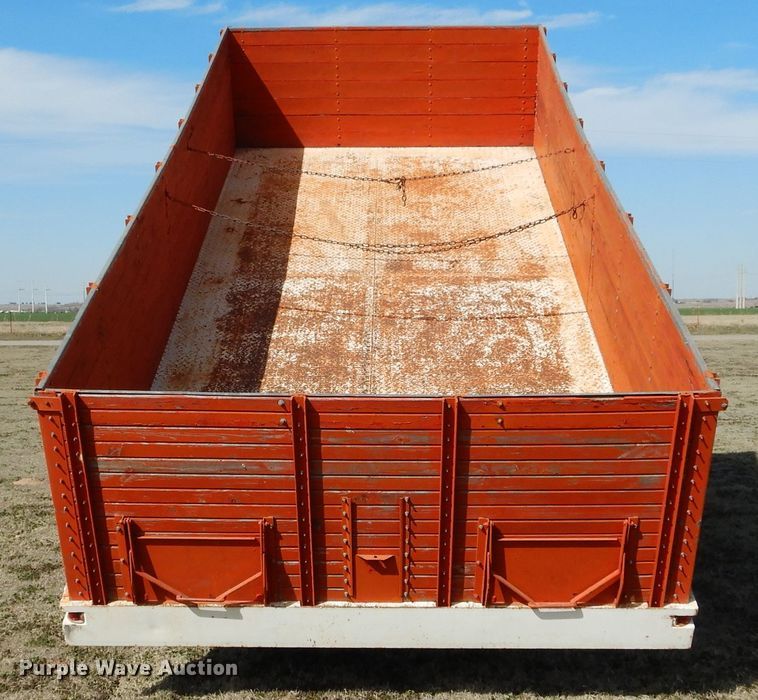 image for item GT9722 1972 Ford F605 grain truck