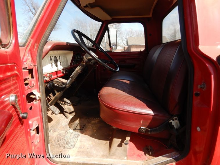 image for item GT9722 1972 Ford F605 grain truck