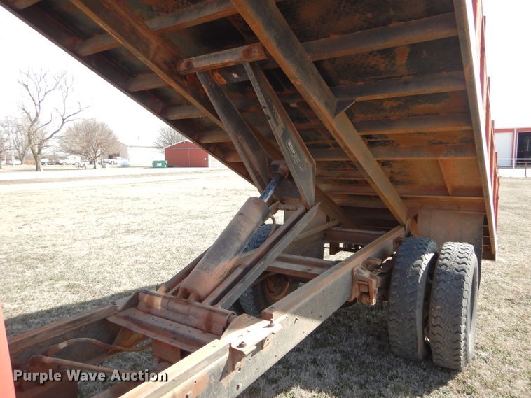 image for item GT9722 1972 Ford F605 grain truck