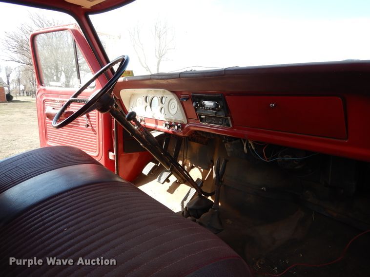 image for item GT9722 1972 Ford F605 grain truck