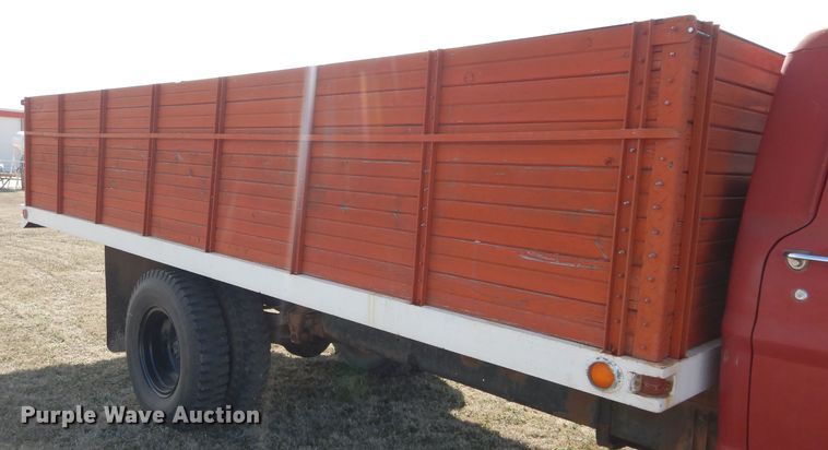 image for item GT9722 1972 Ford F605 grain truck
