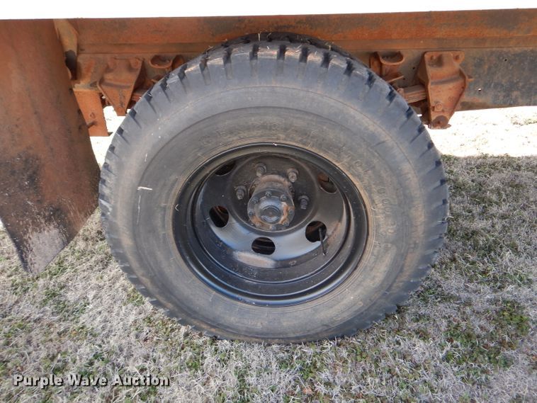 image for item GT9722 1972 Ford F605 grain truck