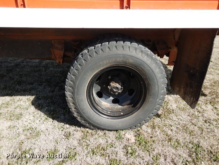 image for item GT9722 1972 Ford F605 grain truck