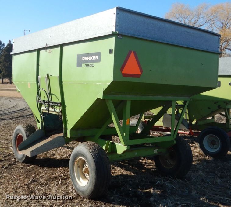 image for item GW9534 Parker 2500 gravity wagon