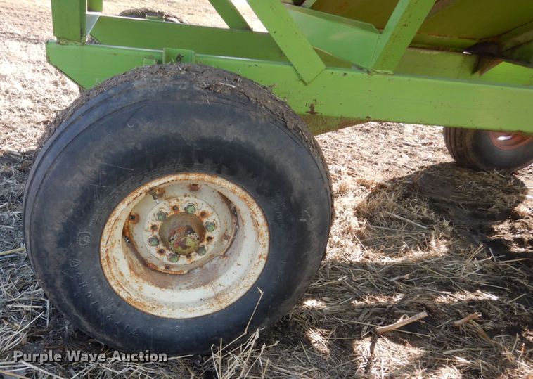 image for item GW9534 Parker 2500 gravity wagon